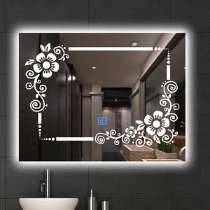 Specchio cosmetico astuto fissato al muro moderno del bagno con l'esposizione di tempo