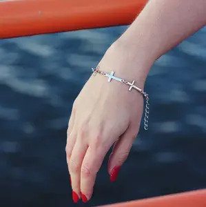 Gioielli di moda semplice braccialetto da donna uomo fatto a mano in ottone religioso cristiano laterale con ciondolo a catena incrociata bracciale geometrico