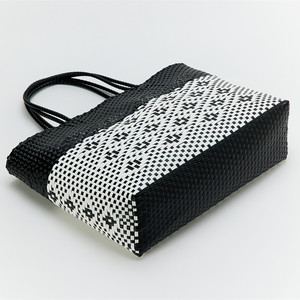 Sac fourre-tout en plastique recyclé tissé à la <span class=keywords><strong>main</strong></span> <span class=keywords><strong>personnalisé</strong></span> pour le marché - Product Image 5