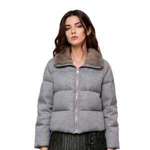 Doudoune matelassée raffinée pour <span class=keywords><strong>femme</strong></span> en mélange de laine avec col en fausse fourrure de luxe, coupe courte zippée, élégante, pour la saison froide - Product Image 1