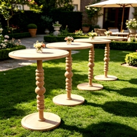 Table de cocktail sur pied en bois tourné, style vintage, pour événements et mariages, avec plateau rond en placage, à louer
