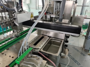 Macchina automatica dello stampaggio ad iniezione di plastica per il tubo della raccolta del sangue che fa la macchina con la macchina di GMP - Product Image 2