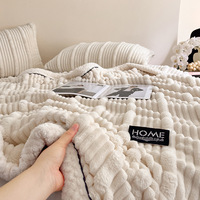 Couvertures en fausse fourrure de lapin couverture moelleuse chaude en peluche douce personnalisée pour l'hiver couverture à rayures épaisses pour lit