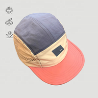 Casquette de golf personnalisable à 5 panneaux en nylon léger respirant bord plat à séchage rapide oeillets de poinçonnage au laser chapeau en caoutchouc avec logo