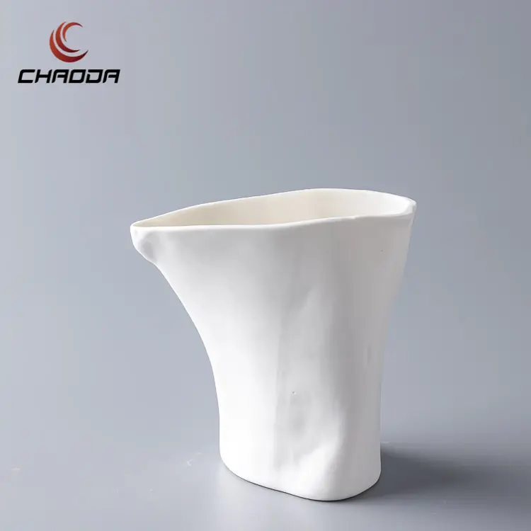 लक्जरी डिजाइन स्पार्कलिंग सफेद रंग सिरेमिक दूध जार 140ML/4.5Oz चीनी मिट्टी के बरतन पानी कप रॉक बनावट सतह के साथ