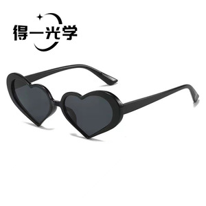 <b>Heart</b> Shape <b>Sunglasses</b> <b>Black</b> PC Frame UV400 Women Sun Protection - Product Image 1