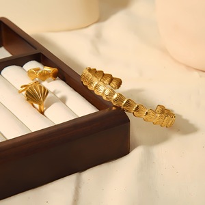 กำไลข้อมือเปลือกหอย ชุบทอง 18K สแตนเลสสตีล แหวนเปิด ของขวัญเครื่องประดับสำหรับผู้หญิง แหวนแฟชั่น - Product Image 2