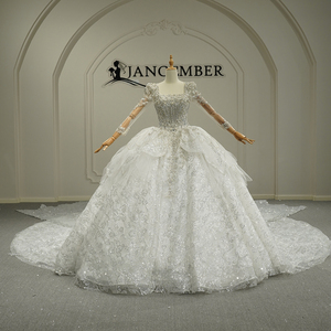 ชุดแต่งงานทรงบอลกาวน์แบบยาวลากพื้น รุ่น GT26026 Royal แขนยาว คอเหลี่ยม แต่งลูกไม้ ประดับดอกไม้และคริสตัล สไตล์โมเดิร์น - Product Image 1