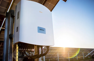 Système solaire domestique hors réseau 3KW et 5KW à sortie unique, onde sinusoïdale pure, contrôleur MPPT, écran LED, fréquence de sortie 60Hz S6-GR1P(0.7-3.6) - Product Image 1