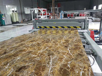 Ligne de production de feuilles de marbre décoratives en PVC machine d'extrusion de feuilles de plastique machine de fabrication de panneaux en marbre pour murs en PVC