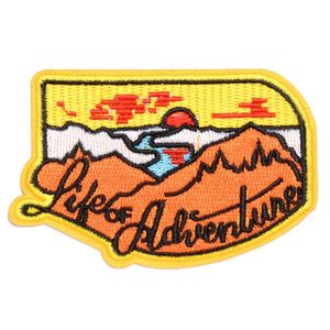 Écusson brodé personnalisé de haute qualité avec logo et texte, à coudre ou thermocollant, avec bordure surjetée pour vêtements - Product Image 5