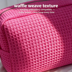 Bolsa de Maquillaje de Moda con Diseño de Waffle, Personalizable, con Cierre, para Regalo, con Logotipo Bordado, Blanca - Product Image 3