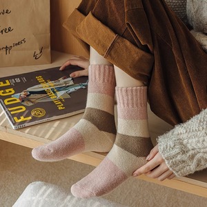 Calcetines cálidos de invierno y otoño para mujer, nuevo estilo, longitud de la tripulación, Cómodos calcetines de toalla gruesa, dulce diseño de niña bonita - Product Image 3