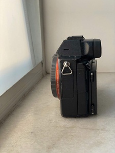 Bon prix pour un appareil photo numérique Sony Alpha <span class=keywords><strong>7R</strong></span> <span class=keywords><strong>III</strong></span> (ILCE-7RM3) d'occasion - Product Image 3
