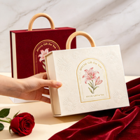 Boîte cadeau de luxe en carton rigide durable avec poignée en bois, boîte en carton biodégradable pour cadeaux de luxe