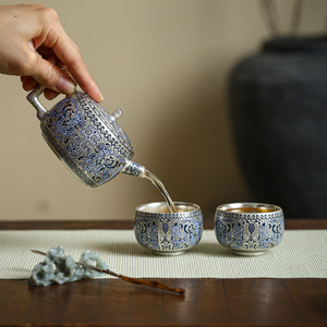 Théière vintage en argent incrusté faite à la main avec deux tasses, service à thé en poterie pour usage domestique, boîte cadeau incluse, origine Dehua - Product Image 3