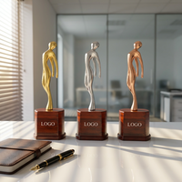 Statue élégante en métal moulé sous pression pour bureau, décor de bureau en forme de cadran de montre, trophée, impression UV, modèle POOJA GIFT CORPORATION