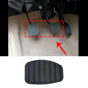 Couvercle en caoutchouc pour voitures de voiture Diffuseur de pare-chocs arrière Bavette en caoutchouc Pièces automobiles Pédale Pad - Product Image 5