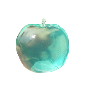 Pressez délicatement la pomme claire et de grande taille. - Product Image 5