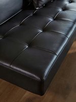 Sofa Minimalis Retro Italia Tiga Dudukan untuk Ruang Tamu Bisnis, Rangka Logam Tripod, Bantalan Kulit Berlapis Lilin Dua Sisi, Sandaran Stainless Steel