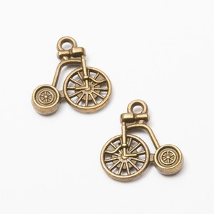 Pendentif en alliage <span class=keywords><strong>de</strong></span> zinc argenté antique en forme <span class=keywords><strong>de</strong></span> roue à rayons <span class=keywords><strong>de</strong></span> vélo Penny Farthing pour <span class=keywords><strong>montre</strong></span> Steampunk - Product Image 3