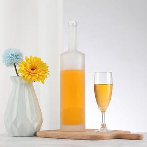 Bouteilles en verre rondes avec <span class=keywords><strong>bouchon</strong></span> <span class=keywords><strong>pour</strong></span> spiritueux, liqueurs, boissons, gin, <span class=keywords><strong>cidre</strong></span>, saké, vodka, méad, brandy, contenance 500 ml et 750 ml - Product Image 2