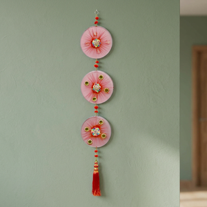Tapiz Redondo de Tela con Diseño Floral Tradicional de Gujarat, Hecho a Mano, con Borlas, Decoración para el Hogar, para Sala de Estar - Product Image 3