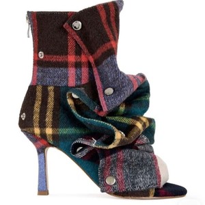 Sandali a calzino con tacco a spillo alto, a punta aperta, in microfibra colorata, alla moda, con dettagli a gonna e plissettati, stile Europa America - Product Image 2