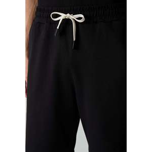 Ensemble de shorts basiques noirs surdimensionnés pour homme Air Jones - Tenue deux pièces en mélange de coton épais et doux pour un usage décontracté - Product Image 4