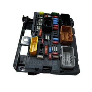 9666700480 9809742880 Pièces automobiles Boîtier de fusibles R05 BSM=R20 pour Peugeot Citroën pour Peugeot 307 <span class=keywords><strong>308</strong></span> 408 Citroën - Product Image 4