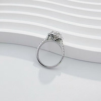 Anello di Lusso Elegante con Grande Diamante Sintetico a Quattro Punte in Platino PT950, Gioiello Raffinato per Fidanzamento e Matrimonio