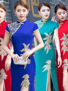 <span class=keywords><strong>Robe</strong></span> Cheongsam Traditionnelle Rouge Bleu Vert Noir Longueur au Sol Queue <span class=keywords><strong>de</strong></span> Poisson <span class=keywords><strong>pour</strong></span> Mariée, Banquet, Soirée, <span class=keywords><strong>Robe</strong></span> Qipao <span class=keywords><strong>pour</strong></span> <span class=keywords><strong>Mère</strong></span> <span class=keywords><strong>de</strong></span> la Mariée - Product Image 2