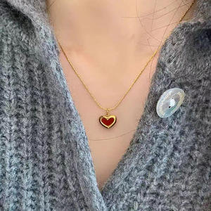 Collar Minimalista con Corazón Rojo, Cadena para Clavícula, Chapado en Oro de 18K, Acero Inoxidable Resistente al Agua y al Deslustre, Joyería de Moda - Product Image 3