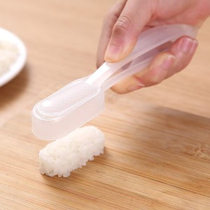 Fabricante de moldes para <span class=keywords><strong>Sushi</strong></span>, Bola de arroz, prensa de alimentos, máquina para hacer rollos de arroz, molde para hacer prensa, herramienta DIY, triángulo, amor, corazón, estrella, forma de oso - Product Image 5