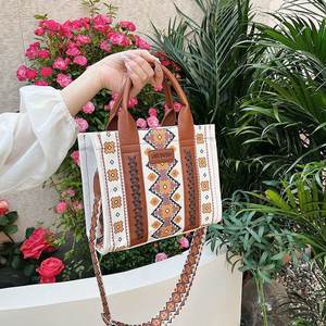 Europäische und amerikanische Sommer Retro Leinwand gedruckt Western Damen Umhängetasche Handheld Cross Umhängetasche Große Kapazität - Product Image 6