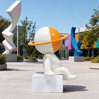 Statue d'astronaute moderne minimaliste en résine durable, aérographe, thème amour, décoration intérieure