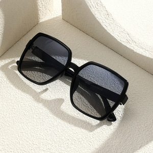 Lunettes de soleil polarisées carrées UV400 pour femme, protection solaire tendance adulte 2025 - Product Image 1