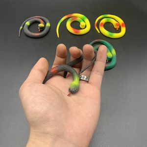 2023 nouveau Design 50mm 65mm 90mm 100mm couleur unie serpent jouets TPR caoutchouc Capsule jouets pour enfants blague jouets - Product Image 3