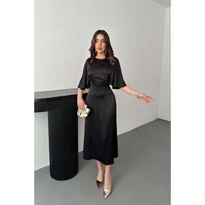 ชุดราตรีทรงบอลกาวน์สีดำเรียบง่ายแบบขายส่ง แต่งลูกไม้ผูกหลัง เอวทรงเอ็มไพร์ แขนสั้น ตกแต่งลายดอกไม้ตามสั่ง ความยาวระดับพื้น ทรงเอไลน์ - Product Image 4