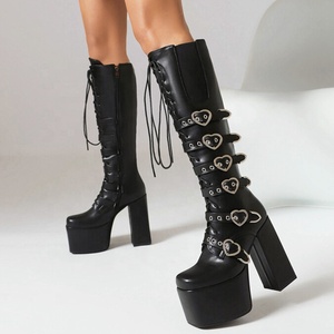 Bottes hautes à plateforme épaisse pour femme, grande taille 48, avec boucles métalliques en forme de cœur, à lacets, talons épais, bottines en cuir verni, chaussures à coupe large - Product Image 2