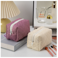 Trousse de maquillage de voyage pour femmes Trousse de maquillage à carreaux matelassée Trousse de toilette de voyage avec fermeture éclair Trousse de maquillage légère pour femmes