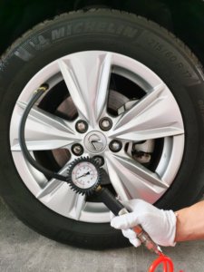 Manómetro Digital de Alta Resistencia para Camiones y Flotas, Cuerpo Totalmente Metálico, Precisión del 2.5%, con 360 °   Manguera en stock para pedidos al por mayor - Product Image 6