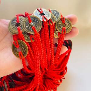 Pulsera y Tobillera de Cuerda Roja con Monedas de Cinco Emperadores para Hombres y Mujeres, Estilo Pareja, para Atraer la Riqueza y la Buena Fortuna - Product Image 5