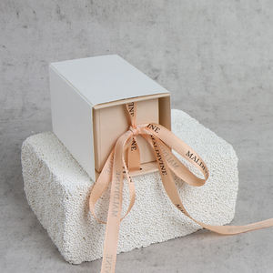 Caja Rígida de Papel de Alta Gama para Reloj con Cierre Magnético y Forro de Esponja Protegida por Cubierta de Cartón - Product Image 3