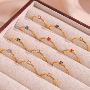 Anillos de Piedras de Nacimiento Coloridas de Talla Pequeña Ding Ran en Oferta, Juego de Anillos de Acero Inoxidable Chapados en Oro de 18K - Product Image 4