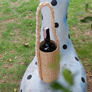 Porta Botellas de Vino Hecho a Mano con Jacinto de Agua y Conchas Naturales, Decorativo, Tejido, Estilo Boho Costero, Decoración para Mesa de Comedor - Product Image 2