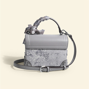 Nuovo 2025 grigio squisito pizzo ricamato <span class=keywords><strong>borsa</strong></span> a tracolla con sciarpa-serratura in metallo, materiale resistente, Design alla moda per le donne - Product Image 5