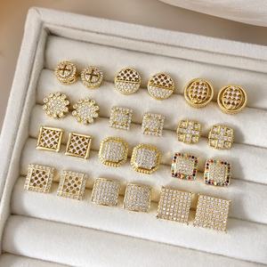 ต่างหูเพชรทรงสี่เหลี่ยมชุบทอง 18K ประดับเพชรคิวบิกเซอร์โคเนียเต็มเม็ด สำหรับผู้หญิงใส่ทุกวัน ขายส่งหลายแบบ - Product Image 1