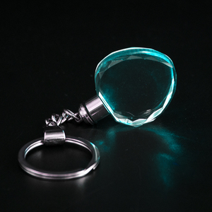 En gros Personnalisé K9 3D Cristal Cadre Photo Porte-clés <span class=keywords><strong>Pas</strong></span> <span class=keywords><strong>Cher</strong></span> Coeur Cristal Porte-clés pour Souvenirs De Mariage - Product Image 4