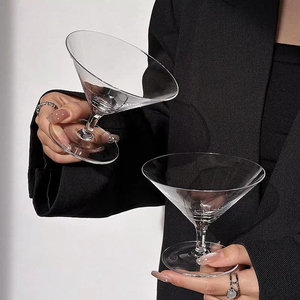 Nouvelle Arrivée 2026 – Verre à Cocktail Géométrique Triangulaire, Coupe Martini et Champagne à Large Ouverture pour Bar à Domicile et <span class=keywords><strong>Mixologie</strong></span> de Fête - Product Image 2